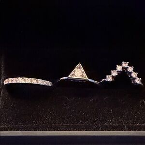 Elegant Silver Ring Set with Triangle and Diamond Accents
